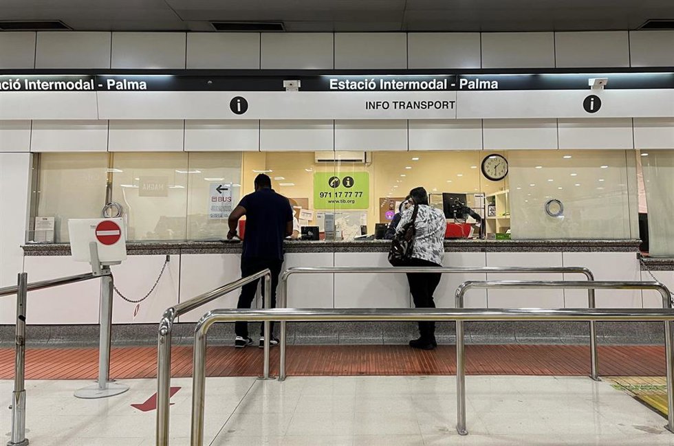 Archivo - Adjudican la reforma de la oficina de atención al usuario de la estación Intermodal de Palma.