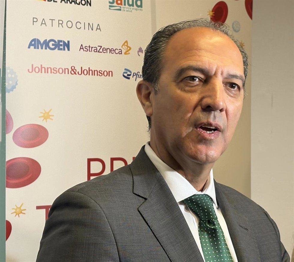 Archivo - El consejero de Sanidad del Gobierno de Aragón en funciones, José Luis Bancalero Flores.