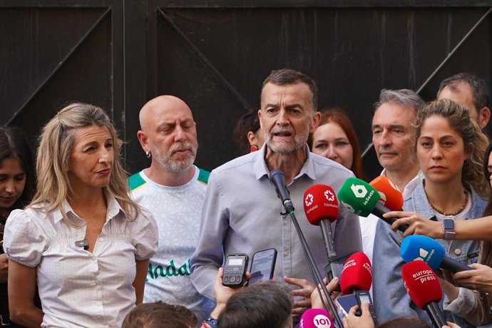 Antonio Maíllo, candidato de Por Andalucía a la Presidencia de la Junta, con Yolanda Díaz, vicepresidenta del Gobierno.