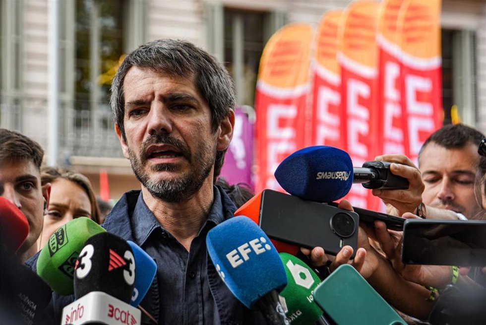 El ministro de Cultura, Ernest Urtasun, durante la manifestación del 1 de mayo de CC.OO y UGT, a 1 de mayo de 2026, en Barcelona (Catalunya). 
