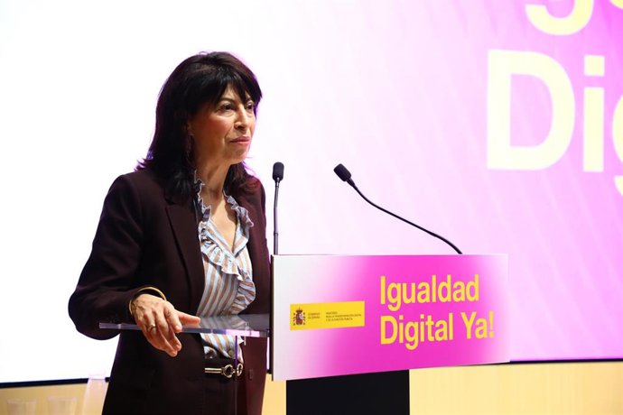 Archivo - La ministra de Igualdad, Ana Redondo, durante un acto público.