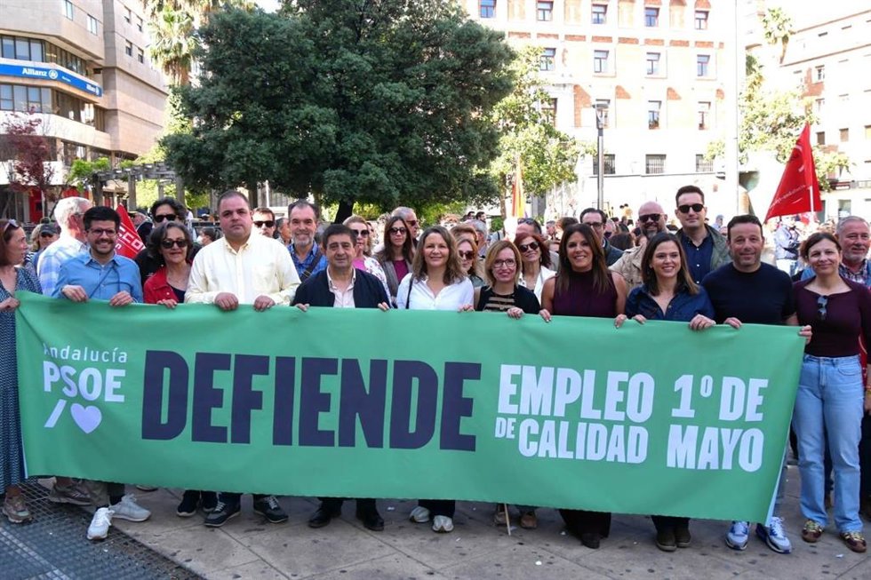 Francisco Reyes (c), junto a otros miembros del PSOE de Jaén, en la manifestación del 1 de mayo.