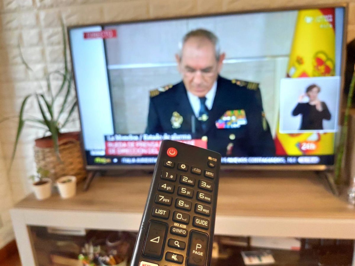 El consumo de televisión bajó en abril a 4 horas y 36 minutos por espectador al día, siete minutos menos que hace un año