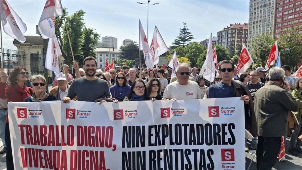 El secretario xeral de Sumar Galicia, Paulo Carlos López, participa en la movilización de UGT y CCOO con motivo del 1 de Mayo