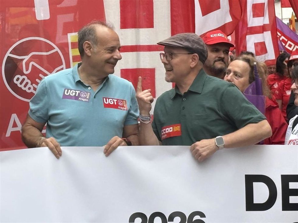 Los secretarios generales de CCOO y UGT Aragón, Manuel Pina y José Juan Arcéiz, respectivamente, en la manifestación del 1 de Mayo.