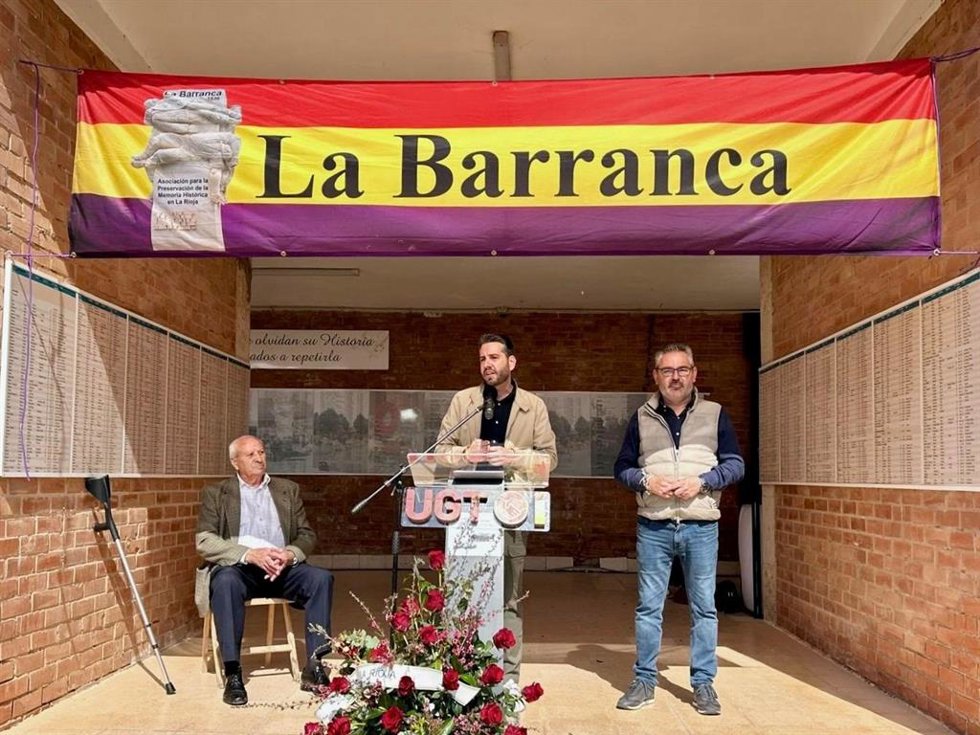 García (PSOE) reivindica "políticas progresistas" frente a "pactos de la vergüenza y prioridad nacional"