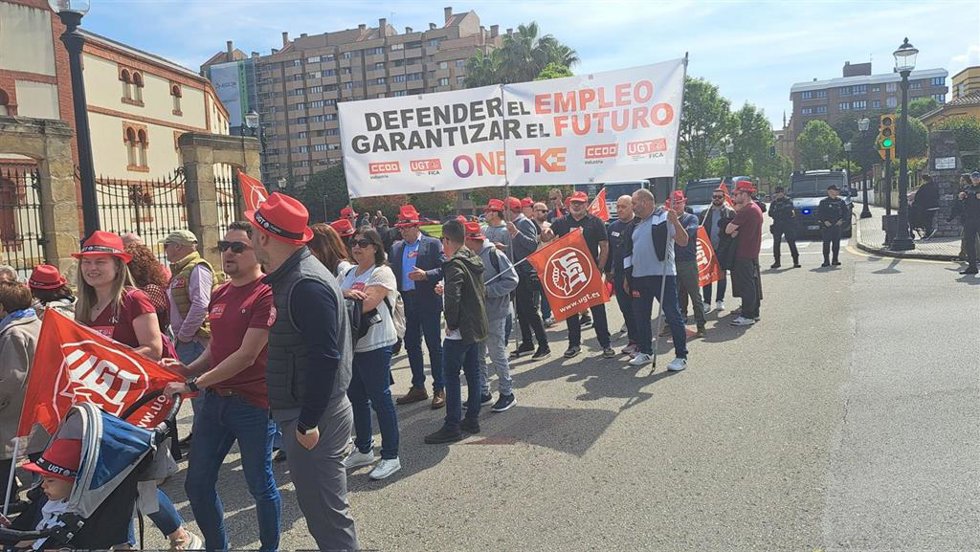 Momentos previos a la manifestación del 1 de mayo en Gijón