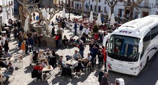 Imagen publicada por el Ayuntamiento de Grazalema donde se ve la afluencia de turistas este puente del Primero de Mayo.