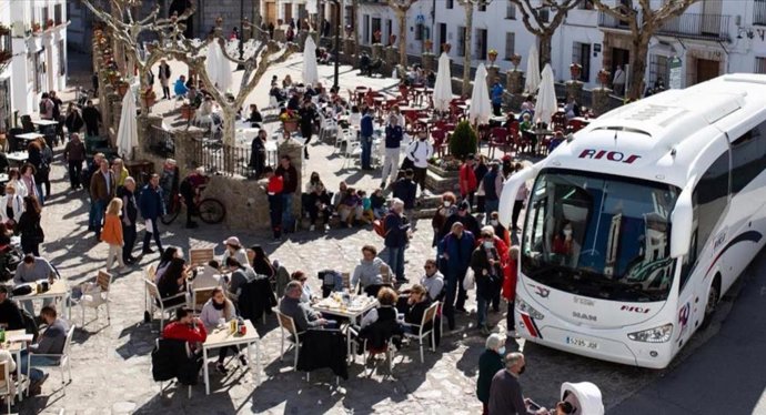 Imagen publicada por el Ayuntamiento de Grazalema donde se ve la afluencia de turistas este puente del Primero de Mayo.