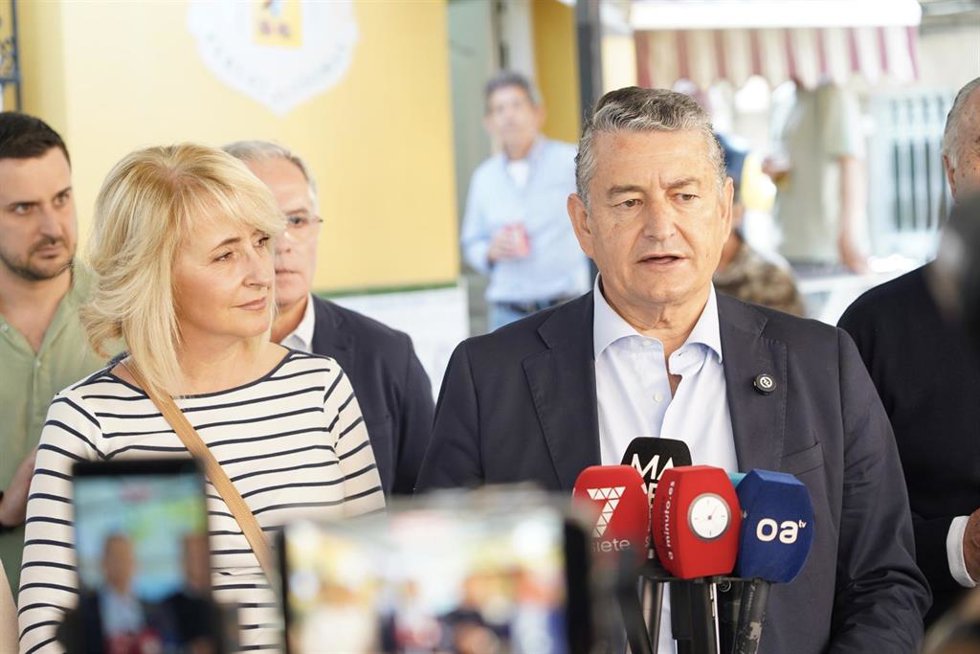 El candidato del PP a las elecciones autonómicas del 17M en Cádiz, Antonio Sanz, en declaraciones a los medios.