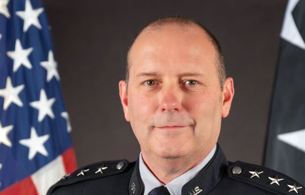 El general Douglas Schiess