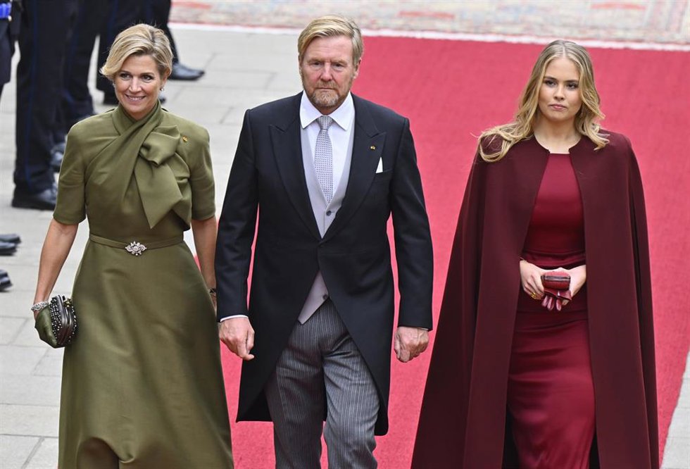 Archivo - La reina Máxima (izquierda), el rey Guillermo Alejandro (centro) y la princesa Catalina Amalia, heredera al trono (derecha), en un acto en noviembre de 2025 (archivo)