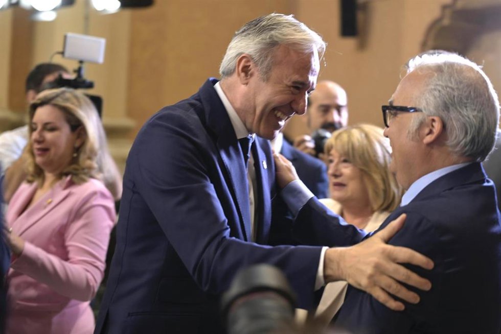 Archivo - El presidente de Aragón, Jorge Azcón, y el todavía consejero de Agricultura, Ganadería y Alimentación, Javier Rincón.