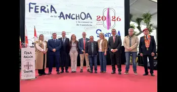 Miles de visitantes asisten en Santoña a la XXVI Feria de la Anchoa y la Conserva