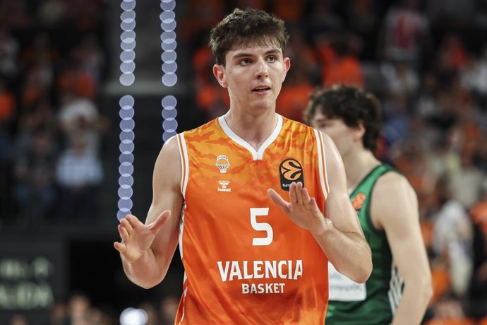 Sergio de Larrea of Valencia Basket gestures during the EuroLeague Play Off Game 2 match between Valencia Basket and Panathinaikos Aktor Athens at Roig Arena on April 30, 2026 in Valencia, Spain.