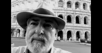José Siles visita este lunes el Café El Sur con su último poemario publicado, 'Espejo de monos alumbrados'