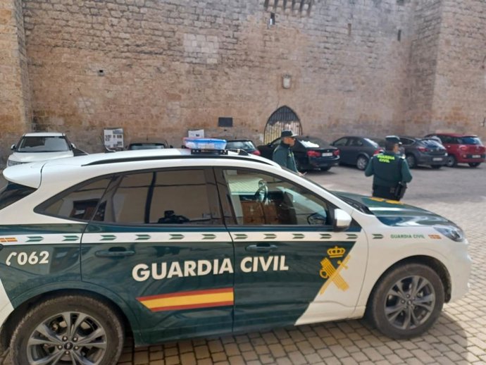 Archivo - Imagen de archivo de una patrulla de la Guardia Civil