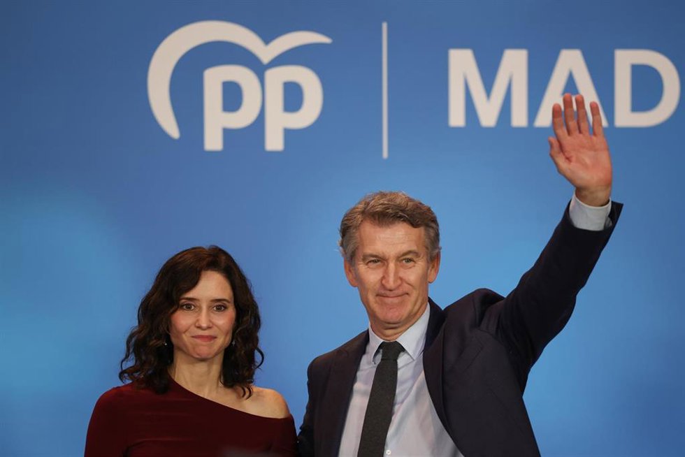 Archivo - El presidente del Partido Popular, Alberto Núñez Feijóo, y la presidenta de la Comunidad de Madrid, Isabel Díaz Ayuso