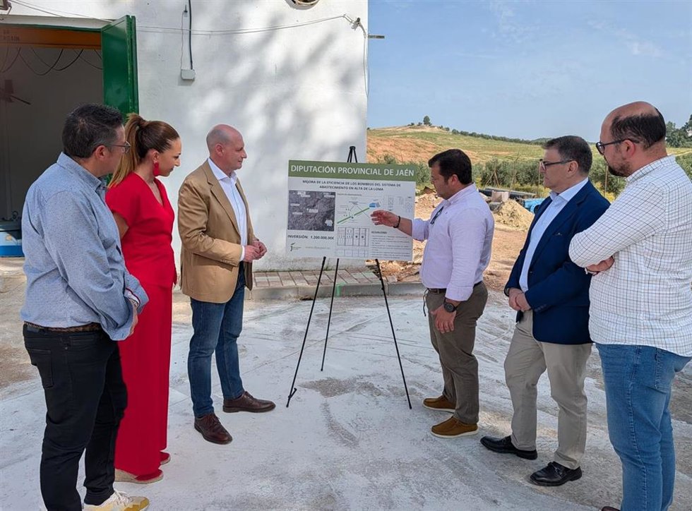 El diputado de Servicios Municipales de Jaén, José Luis Hidalgo, visita las obras del sistema de abastecimiento en alta de La Loma.