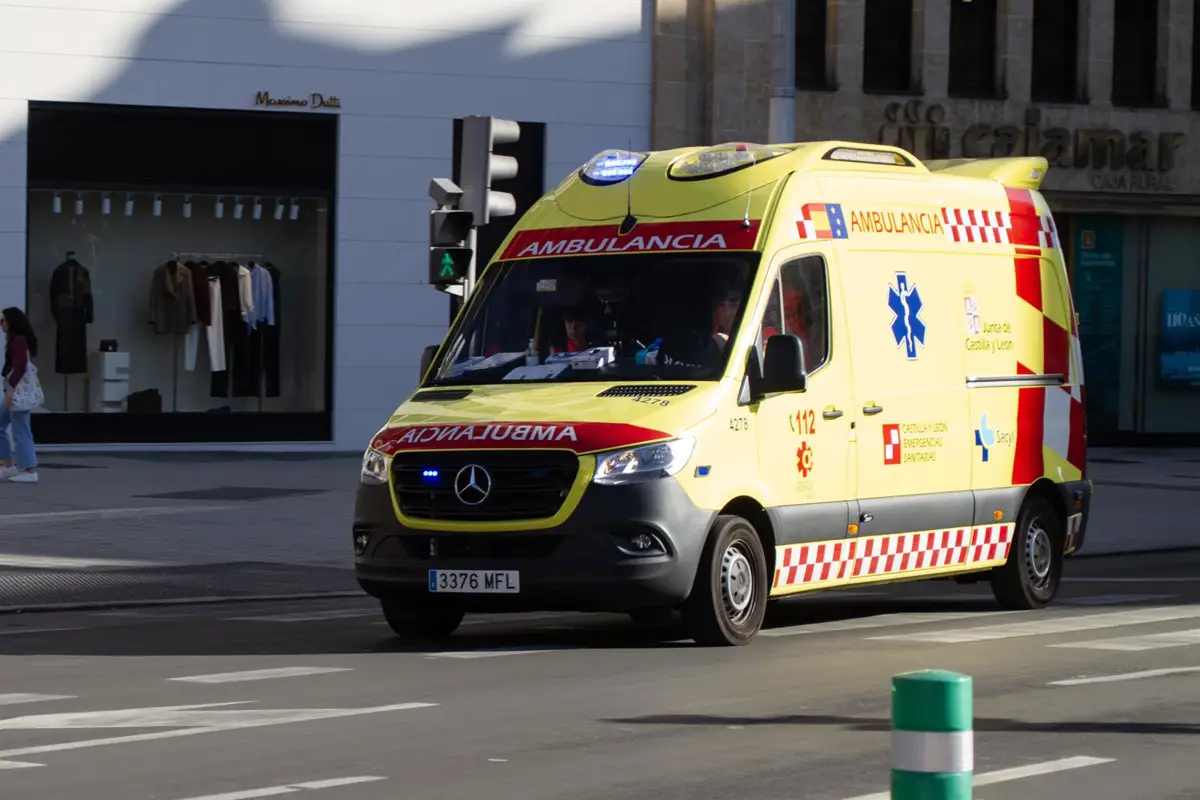 Imagen de una ambulancia en Valladolid