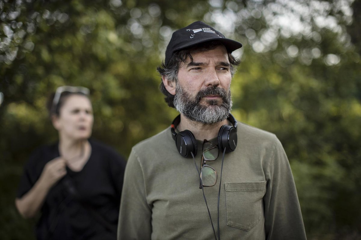 El cineasta Ángel Santos reivindica la  pausa  y su Galicia natal en  Así chegou a noite :  No me interesa el exotismo 