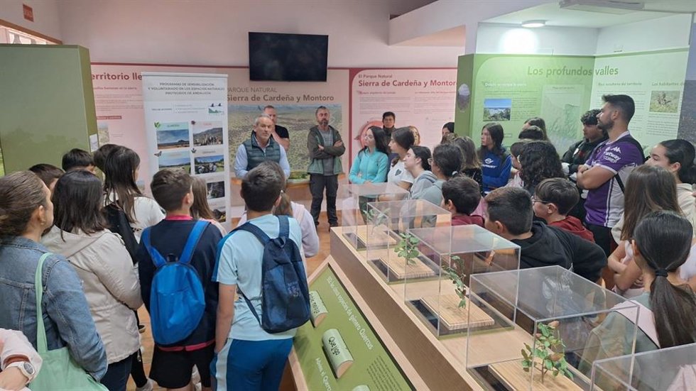 Jornadas de sensibilización y participación ambiental que se ha celebrado en el Parque Natural Sierra de Cardeña y Montoro sobre apicultura y cambio climático.