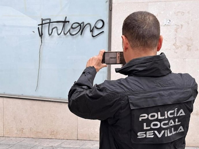 El identificado firmaba sus pintadas como 'Artone'.