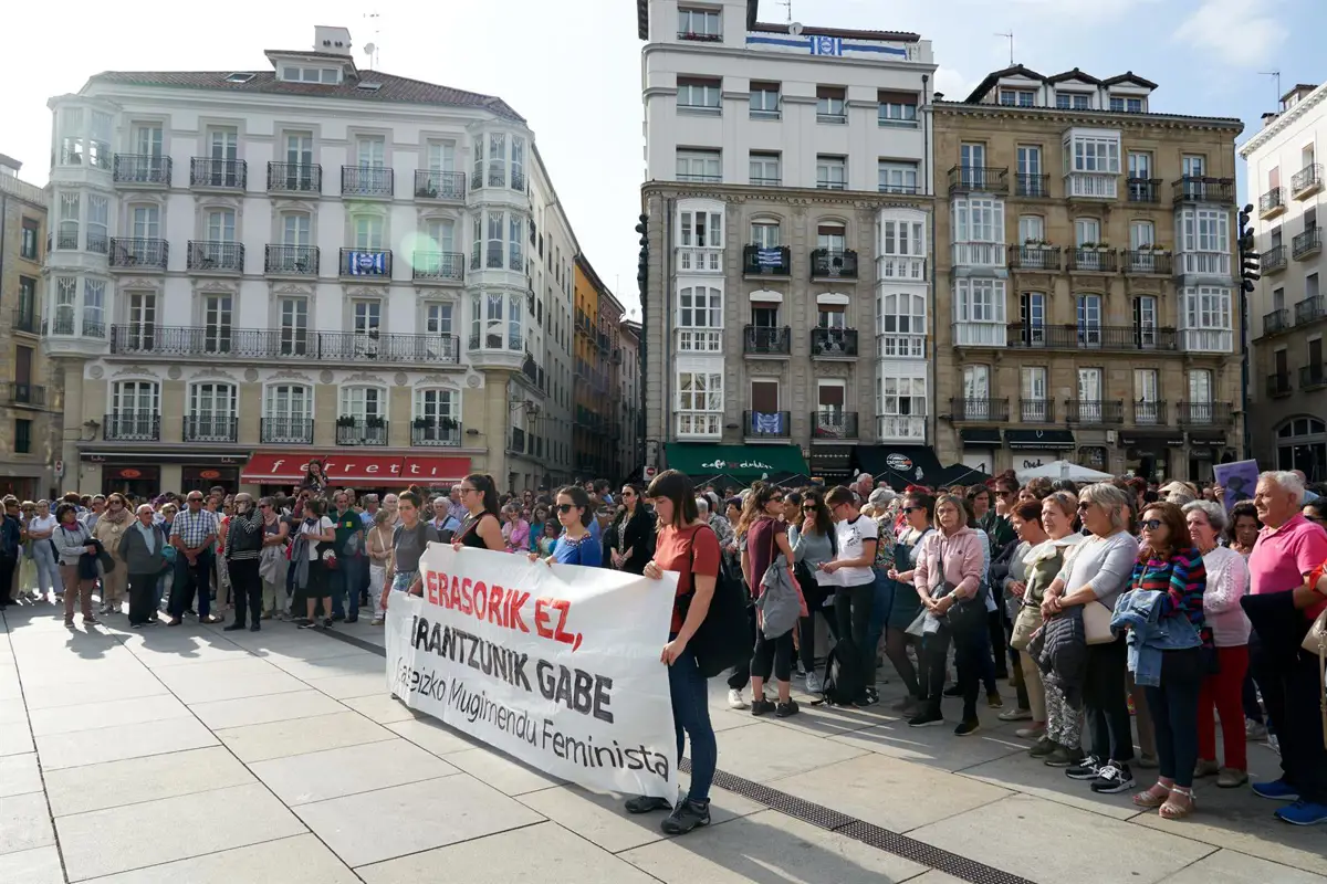 Concentración en Vitoria del Movimiento Feminista de Gasteiz para denunciar el asesinato machista de Maialen Mazón, a 29 de mayo de 2023