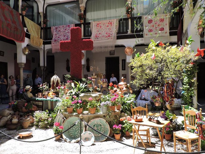 Archivo - Cruz de mayo (imagen de archivo). 