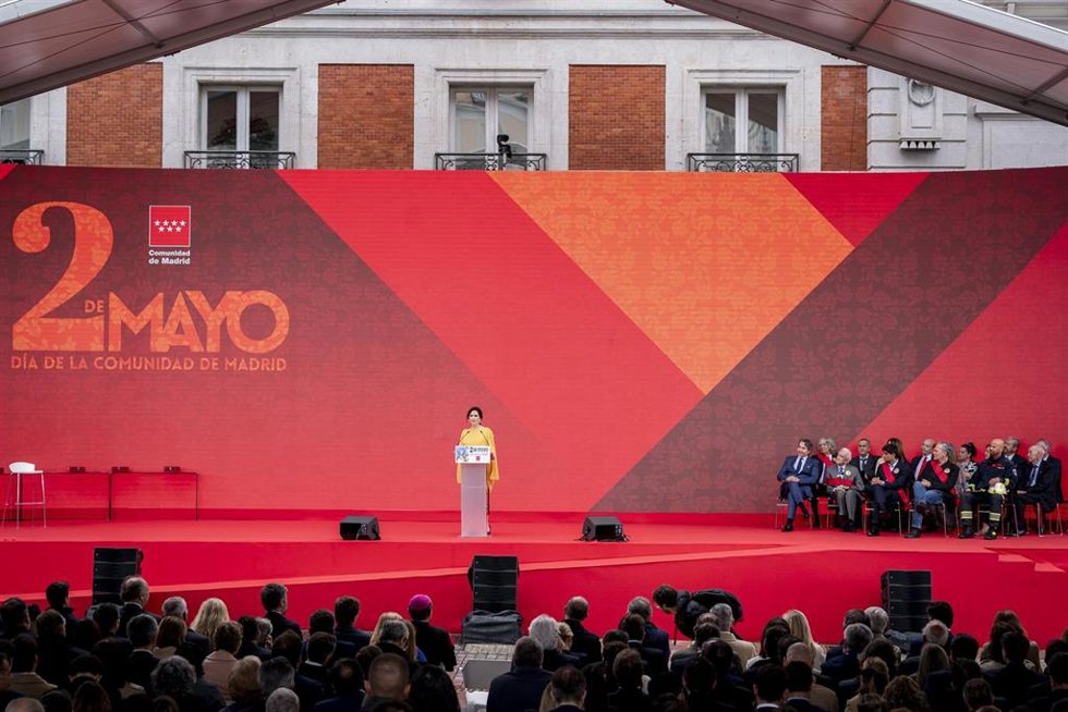 Archivo - Imagen de recurso de la presidenta de la Comunidad de Madrid, Isabel Díaz Ayuso, durante la entrega de las Grandes Cruces de la Orden del Dos de Mayo en 2025