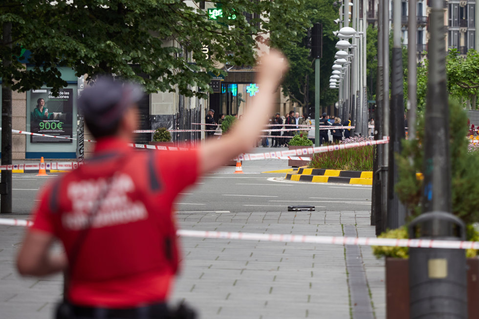 Acordonada la plaza de las Merindades por un objeto sospechoso.