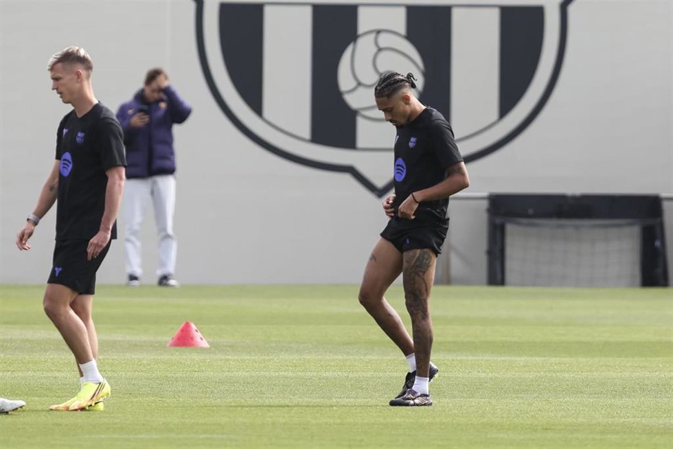 Raphinha durante el entrenamiento del FC Barcelona en la Ciutat Esportiva Joan Gamper