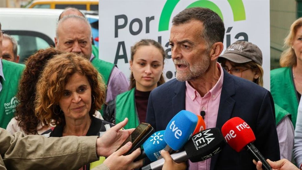 El candidato de la coalición Por Andalucía a la Presidencia de la Junta, Antonio Maíllo, en su visita a Algeciras (Cádiz).