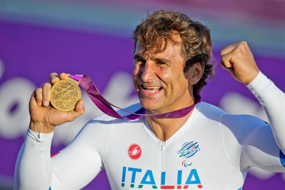 Archivo - Alex Zanardi celebra su oro en los Juegos Paralímpicos de Londres 2012
