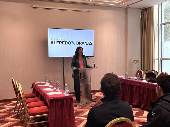 La secretaria general del PPdeG, Paula Prado, en la apertura del I Torneo de Debate de la Fundación Alfredo Brañas, en Santiago de Compostela, a 2 de mayo de 2026.