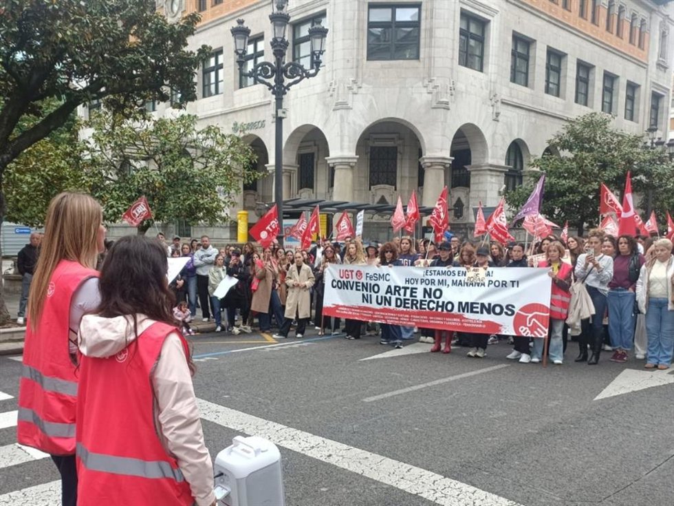 UGT estima en un 60-65% el seguimiento de la segunda huelga del comercio textil en Cantabria