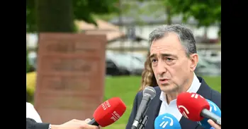 Esteban ve "inaceptable" que el meme sobre él salga de la cuenta oficial del PSE y le acusa de falta de "honradez"