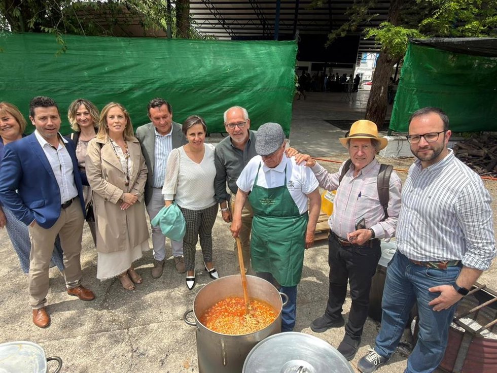 Candidatos del PP de Jaén al Parlamento de cara a las elecciones del 17M en la Jornada Vinícola y Gastronómica Villa de Frailes.