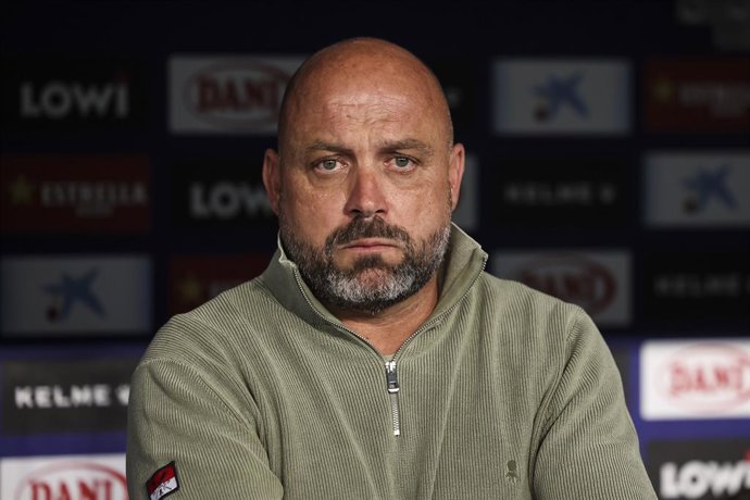 Manolo Gonzalez, head coach of RCD Espanyol, looks on during the Spanish league, LaLiga EA Sports, football match played between RCD Espanyol and Levante UD at RCDE Stadium on April 27, 2026 in Cornella, Spain.