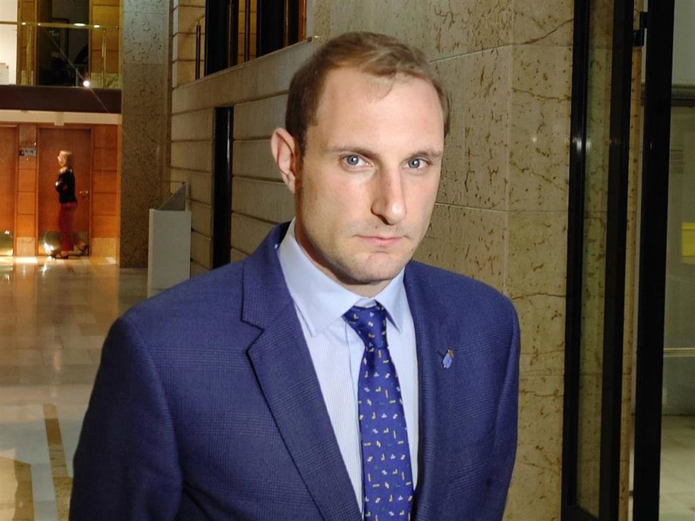 Archivo - El diputado del Grupo Mixto-Foro Asturias, Adrián Pumares, en una imagen de archivo 