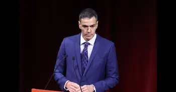 Sánchez lamenta el fallecimiento del diseñador José María Cruz Novillo, creador del emblema del puño y la rosa del PSOE