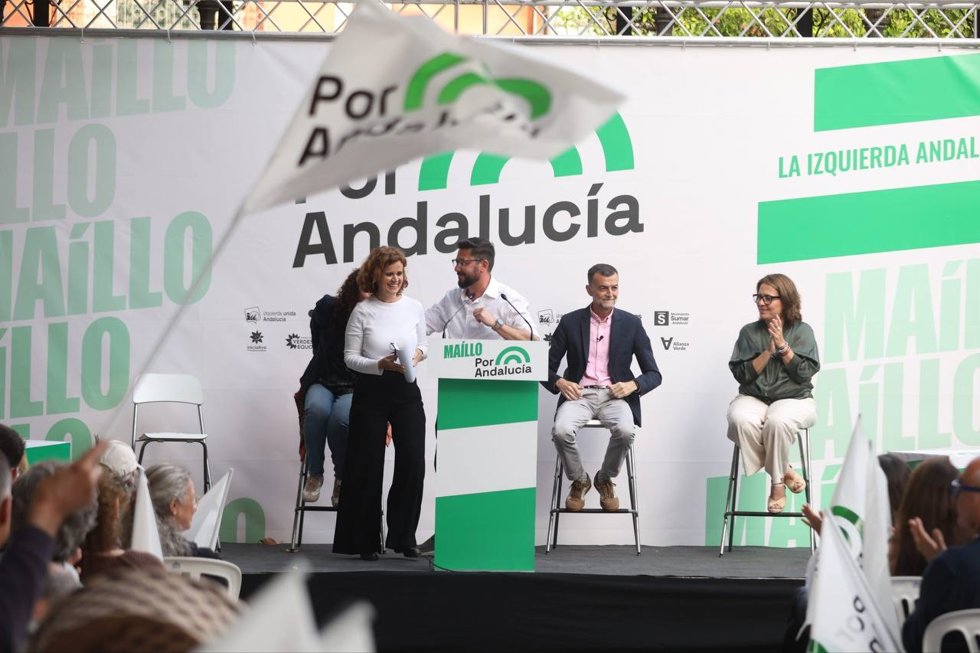 El candidato de Por Andalucía a la Presidencia de la Junta de Andalucía, Antonio Maíllo, en un acto que ha encabezado en la Alameda del Banco jerezana.