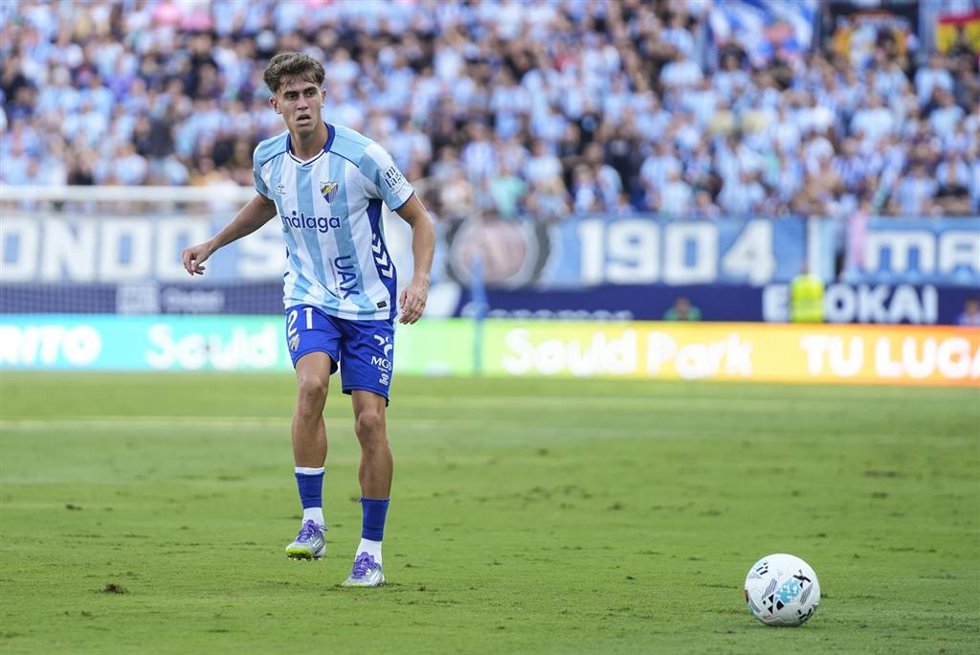 Archivo - Adrián Niño, en un partido con el Málaga CF.
