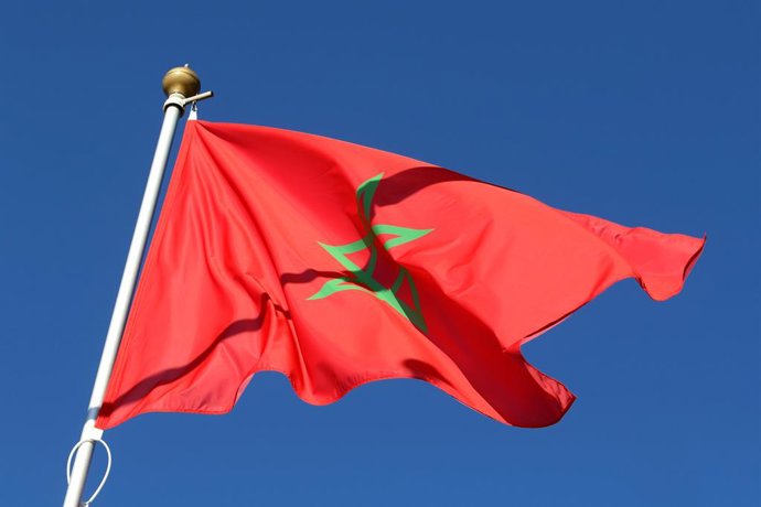 Archivo - April 2, 2026, Saint Petersburg, Russia: The national flag of the Kingdom of Morocco, fluttering in the wind on a flagpole in Saint Petersburg.