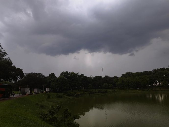 Archivo - March 26, 2026, Sao Paulo, Sao Paulo, Brasil: Sao Paulo (SP), 03/26/2026 - Weather/Climate/Rain/SP - The city of Sao Paulo recorded heavy rains with a severe alert from the Civil Defense in the Ibirapuera region in the middle of the afternoon of