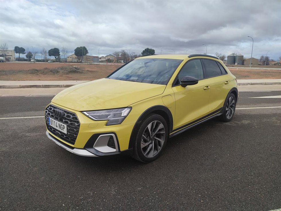 Archivo - Audi A3 Allstreet PHEV, un 'crossover' premium con 138 km de autonomía eléctrica y desde 49.000 euros