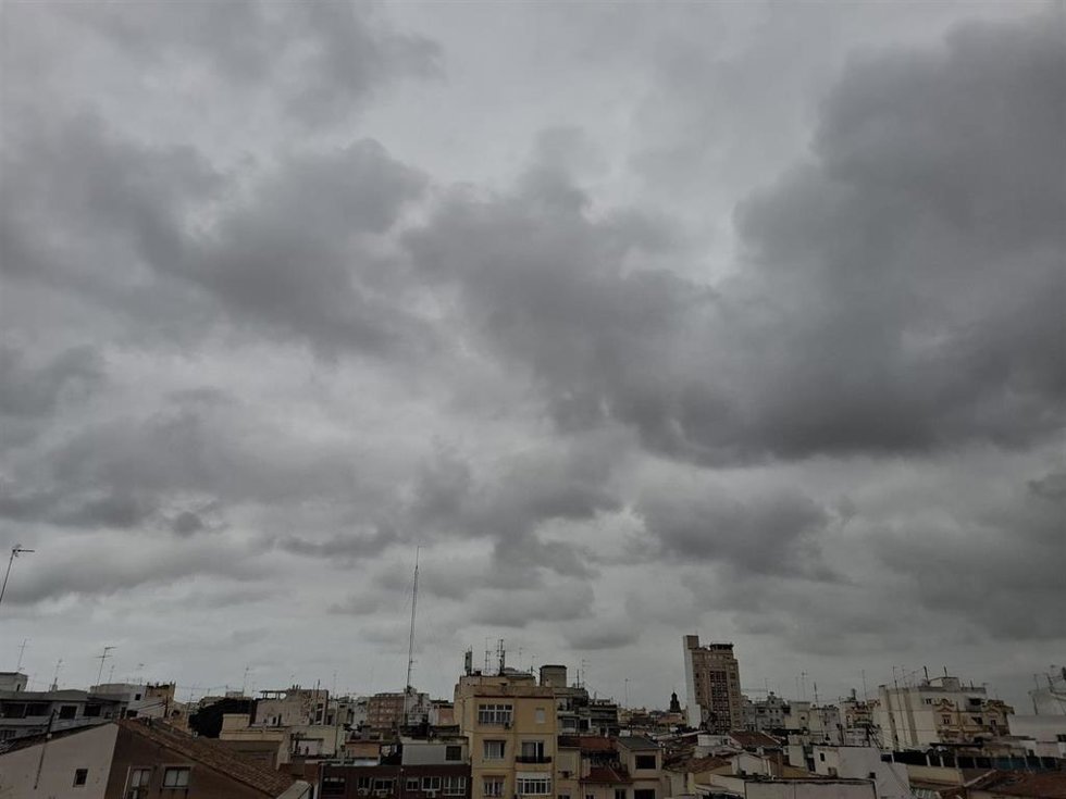 Imagen del cielo en València a 3 de mayo de 2026.