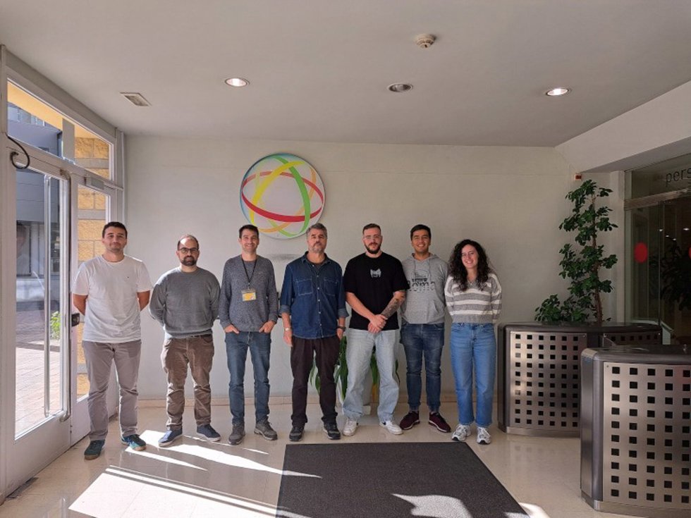 Grupo de investigación liderado por el Instituto de Investigaciones Químicas, centro mixto del CSIC y la Universidad de Sevilla (US), que ha diseñado nanopartículas metálicas que eliminan la bacteria 'Staphylococcus aureus'.