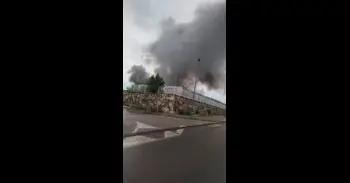 Los Bomberos trabajan en la extinción de un incendio en una campa del PTR López Soriano
