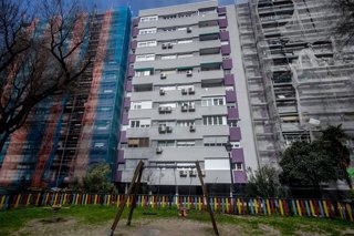 Archivo - Varias viviendas en obras en el barrio de Orcasitas, en Madrid (España).